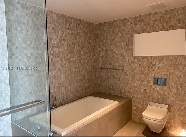 68 SE 6th St 2904, Miami, FL 33131