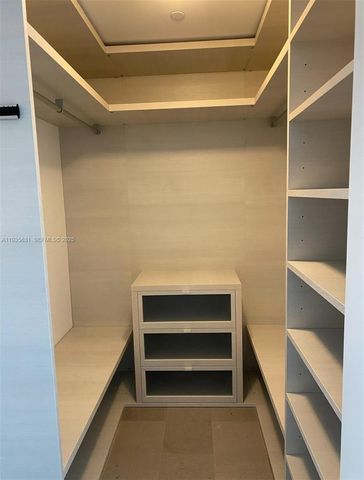 68 SE 6th St 2904, Miami, FL 33131