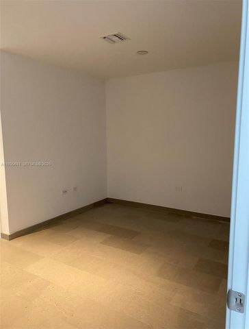 68 SE 6th St 2904, Miami, FL 33131