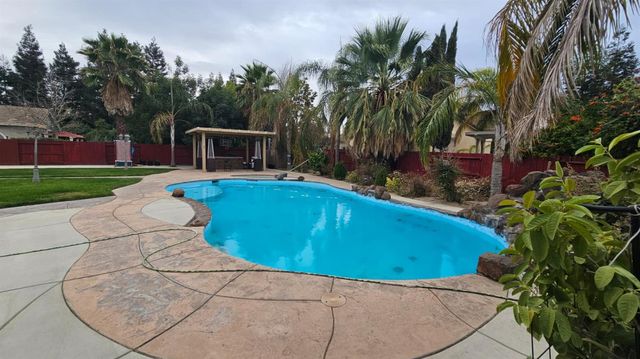 3703 Brookstone Dr, Turlock, CA 95382