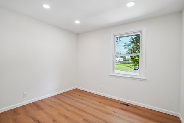 504 Kenney Dr, Clarksville, TN 37042
