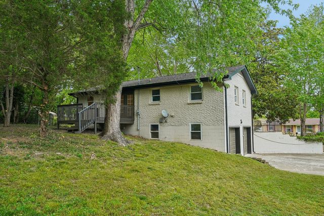 504 Kenney Dr, Clarksville, TN 37042