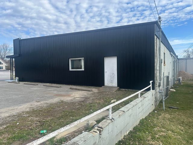 200 N Main Street, Burkesville, KY 42717