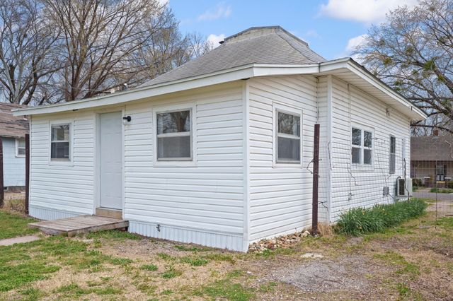 209 F Street NE, Miami, OK 74354