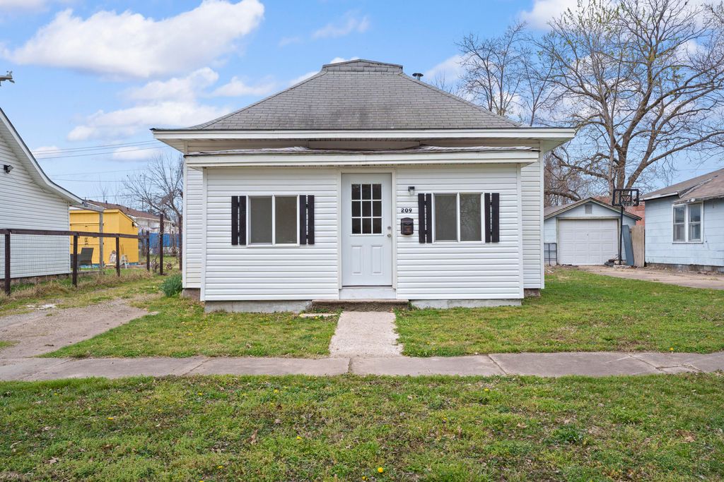 209 F Street NE, Miami, OK 74354