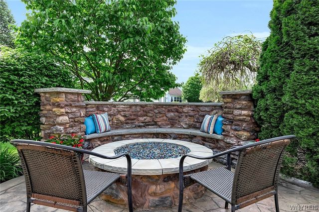 16 South Parrish Court, Amherst, NY 14228