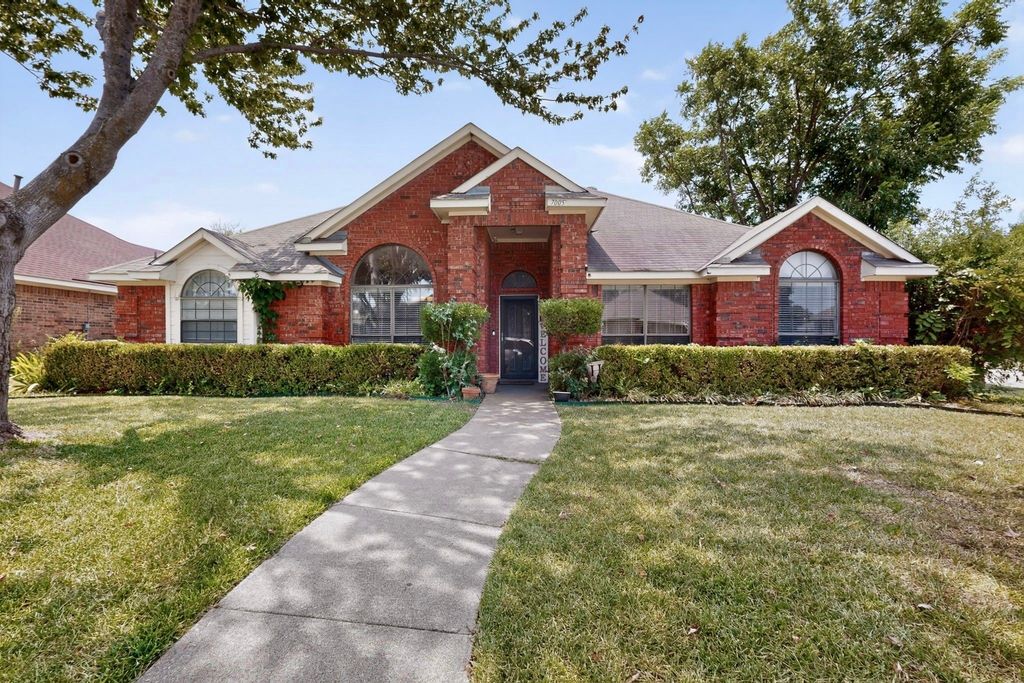 7005 Buckhorn Drive, Rowlett, TX 75089