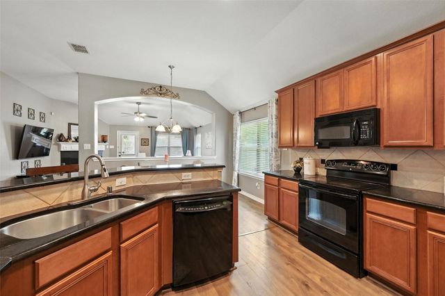 9210 Wild River Drive, Arlington, TX 76002