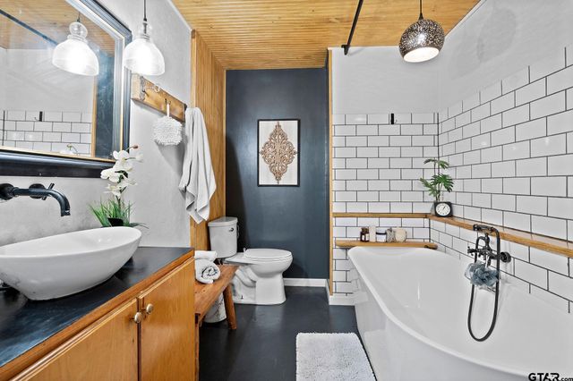 404 Jones Rd, Longview, TX 75603