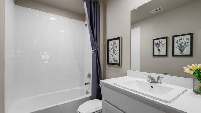 417 LUBBOCK Drive, Azle, TX 76020