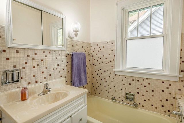 603 EISENHOWER Avenue, Janesville, WI 53545