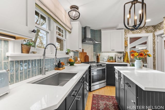 519 S 7th Street, Grand Haven, MI 49417