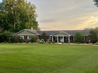 760 Lakeland Dr, Mcminnville, TN 37110