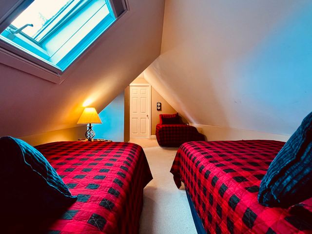 36 Oakdale Road, Bradford, NH 03221