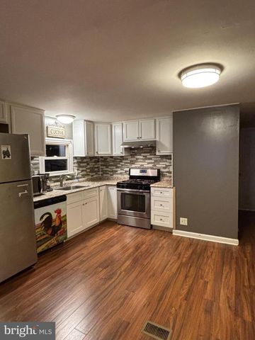 7 OAK DR, Spring City, PA 19475