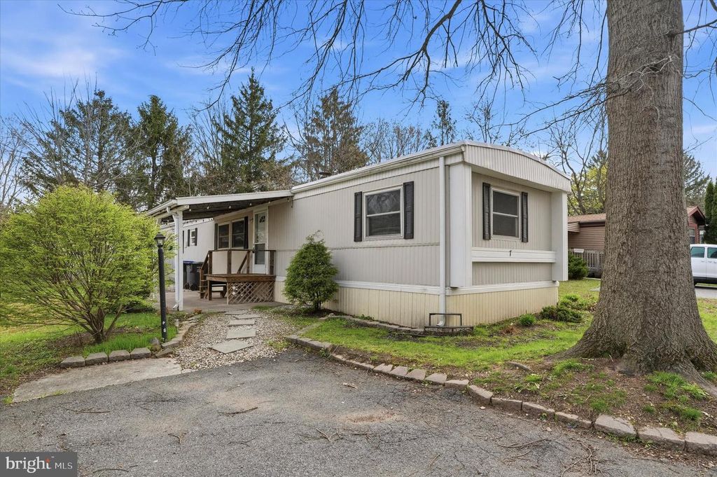 7 OAK DR, Spring City, PA 19475