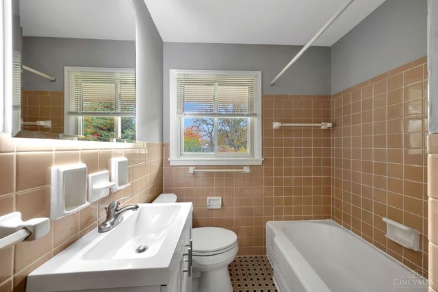 1610 Bloomingdale Avenue, Cincinnati, OH 45230