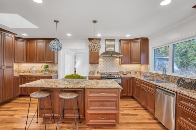 1065 Ray Avenue, Los Altos, CA 94022