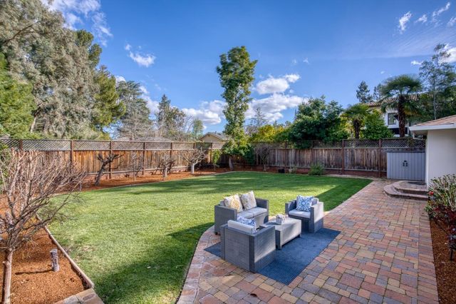 1065 Ray Avenue, Los Altos, CA 94022