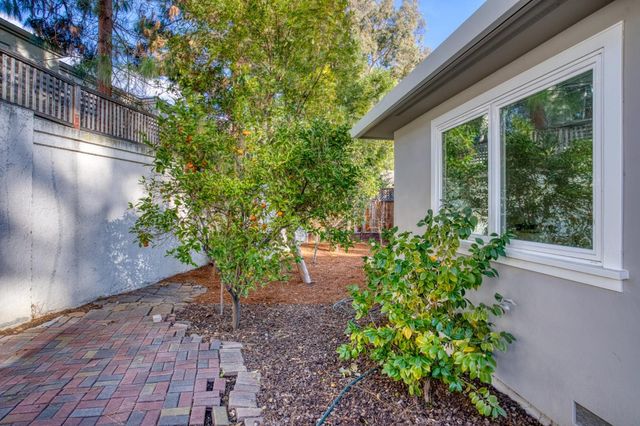 1065 Ray Avenue, Los Altos, CA 94022