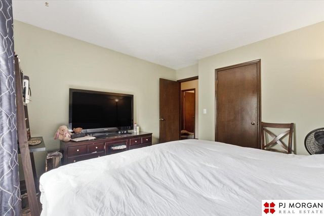 9335 Corby Street, Omaha, NE 68134