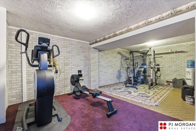 9335 Corby Street, Omaha, NE 68134