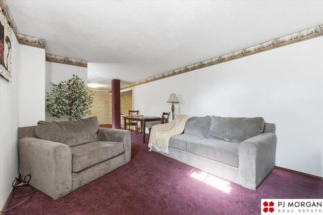 9335 Corby Street, Omaha, NE 68134