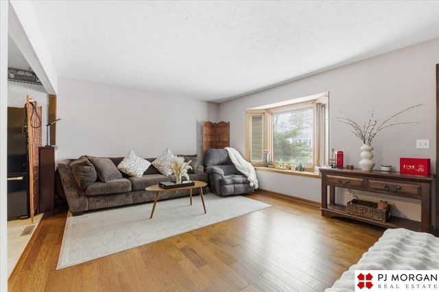 9335 Corby Street, Omaha, NE 68134