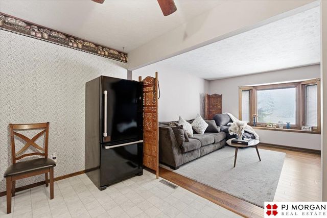 9335 Corby Street, Omaha, NE 68134