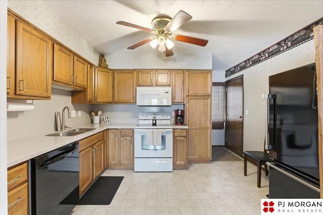 9335 Corby Street, Omaha, NE 68134