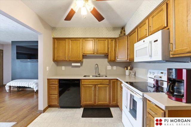 9335 Corby Street, Omaha, NE 68134