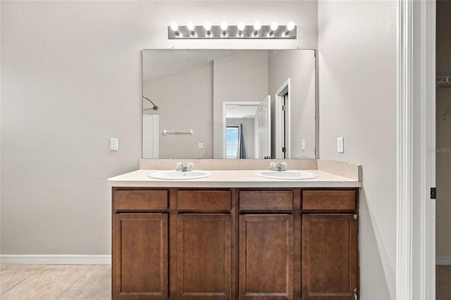 5519 KINGLETHILL DRIVE, Lithia, FL 33547