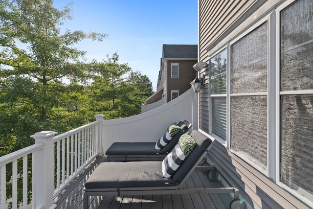 12 Grove St 2, Waltham, MA 02453