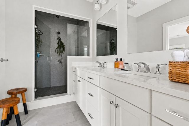 12 Grove St 2, Waltham, MA 02453