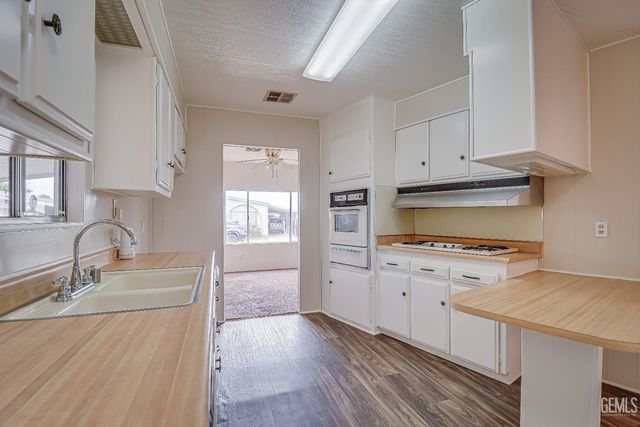 400 E Roberts Lane 48, Bakersfield, CA 93308