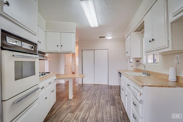 400 E Roberts Lane 48, Bakersfield, CA 93308