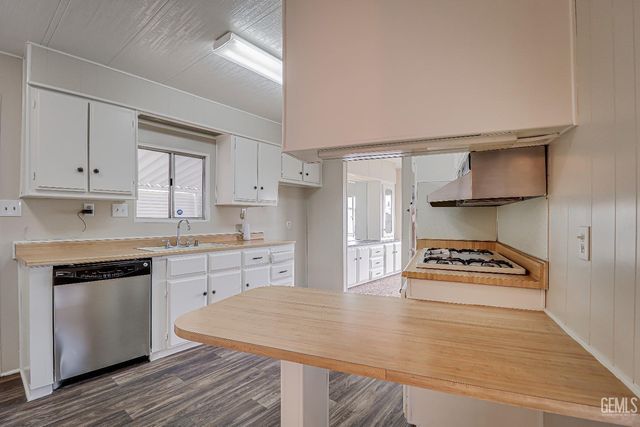 400 E Roberts Lane 48, Bakersfield, CA 93308