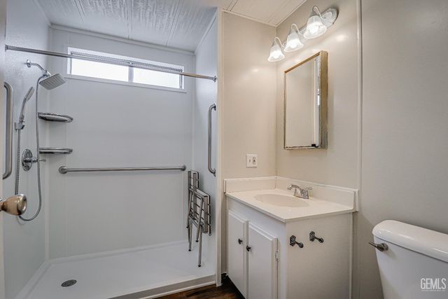 400 E Roberts Lane 48, Bakersfield, CA 93308