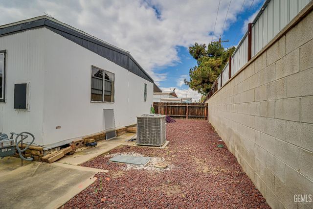 400 E Roberts Lane 48, Bakersfield, CA 93308