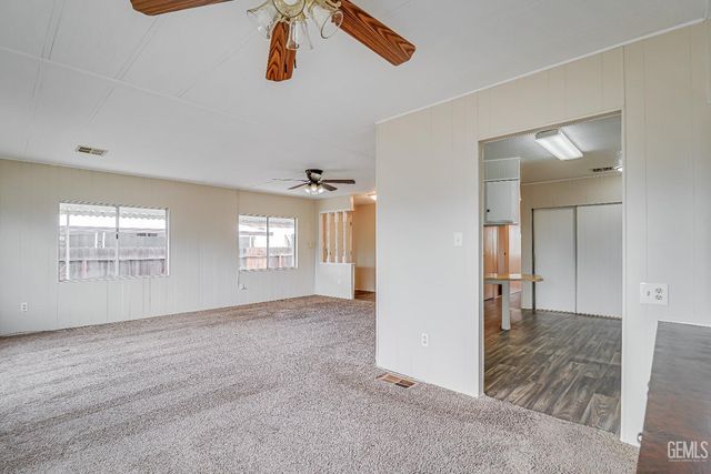 400 E Roberts Lane 48, Bakersfield, CA 93308