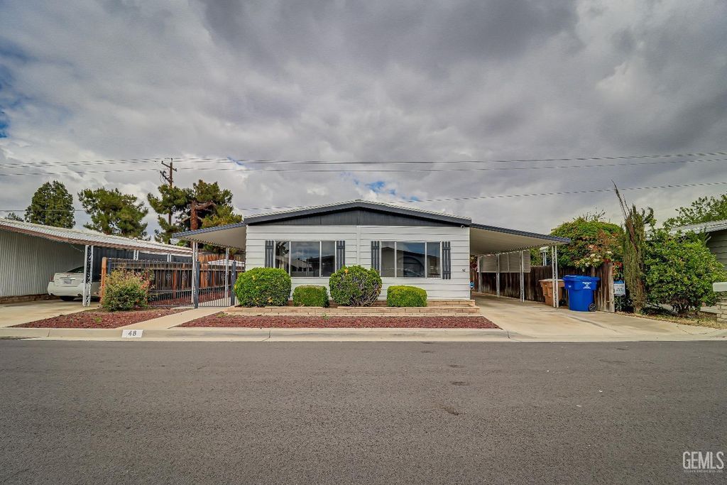 400 E Roberts Lane 48, Bakersfield, CA 93308