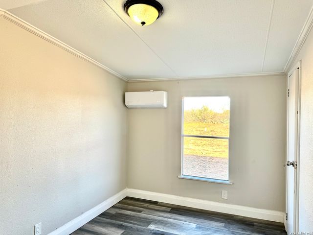 2811 County Road 467, Devine, TX 78016