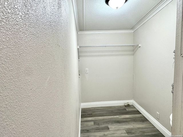 2811 County Road 467, Devine, TX 78016