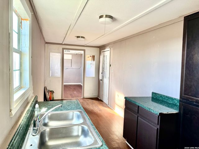 2811 County Road 467, Devine, TX 78016