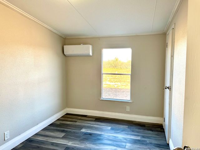 2811 County Road 467, Devine, TX 78016