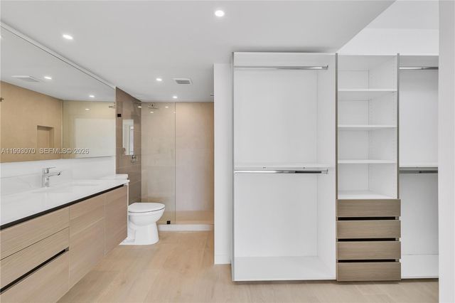 20100 W Country Club Dr 1008, Aventura, FL 33180