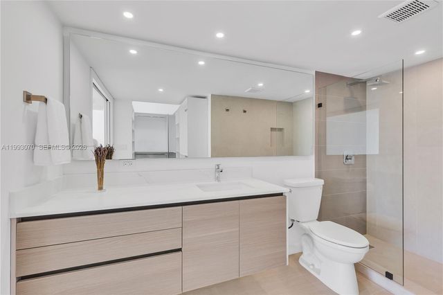 20100 W Country Club Dr 1008, Aventura, FL 33180