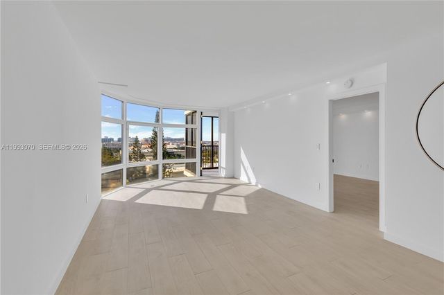 20100 W Country Club Dr 1008, Aventura, FL 33180