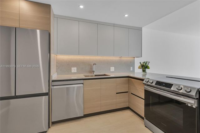 20100 W Country Club Dr 1008, Aventura, FL 33180