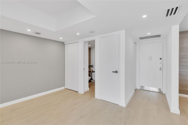 20100 W Country Club Dr 1008, Aventura, FL 33180